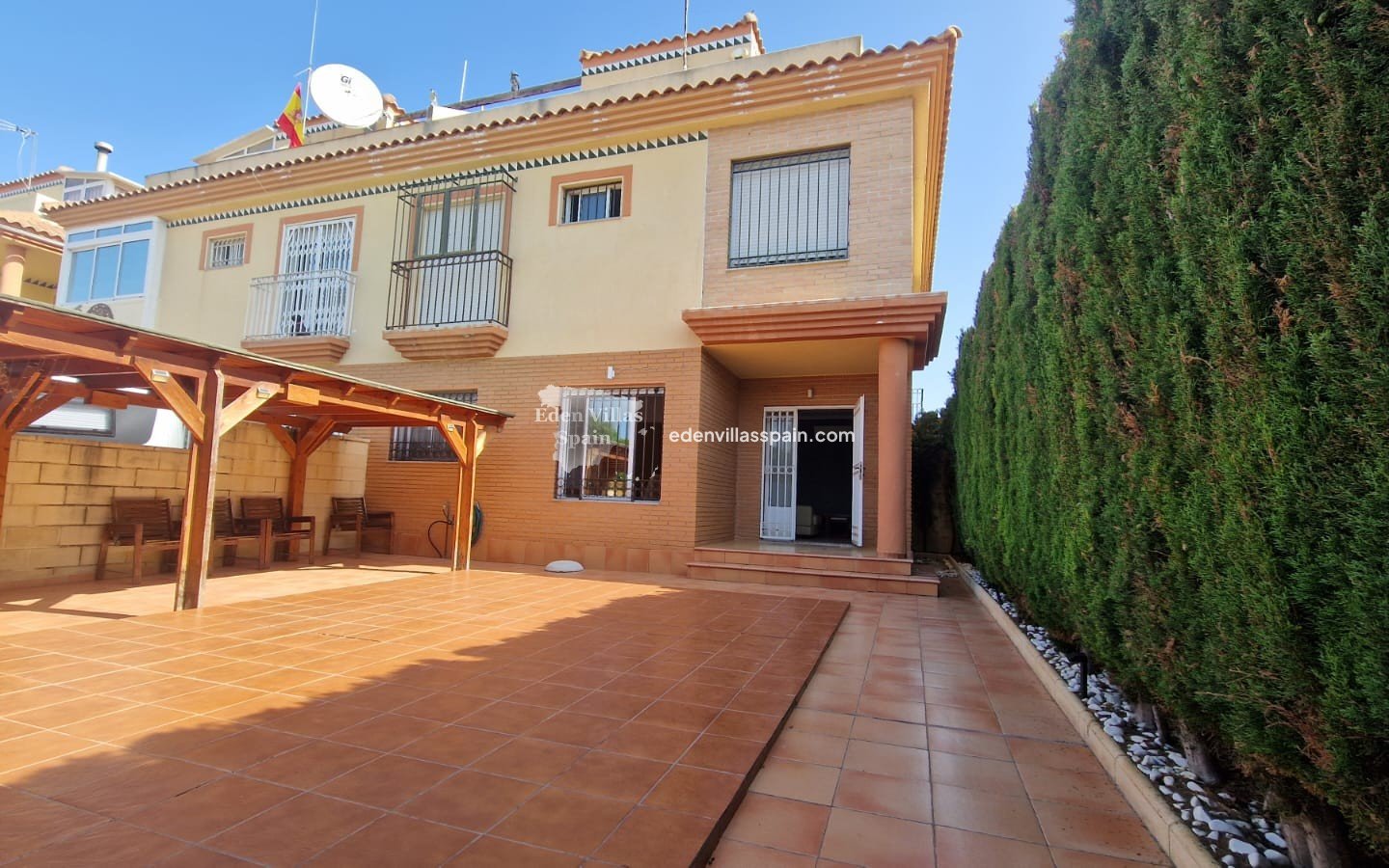 Immobilien Zweiter Hand - Reiheneinfamilienhaus - Daya Nueva