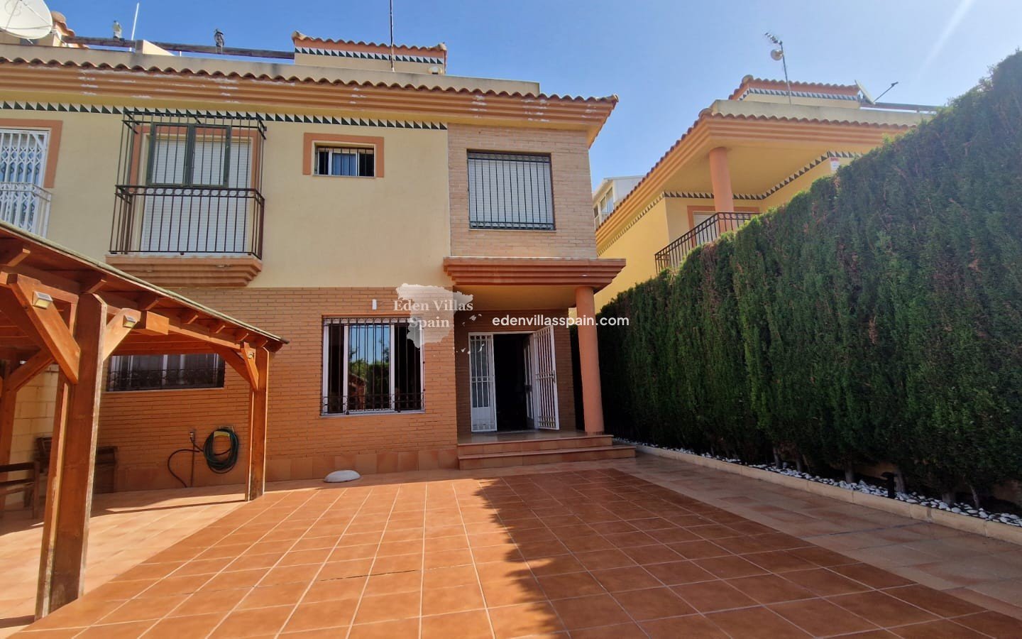 Immobilien Zweiter Hand - Reiheneinfamilienhaus - Daya Nueva