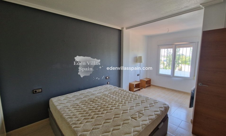 Immobilien Zweiter Hand - Reiheneinfamilienhaus - Daya Nueva