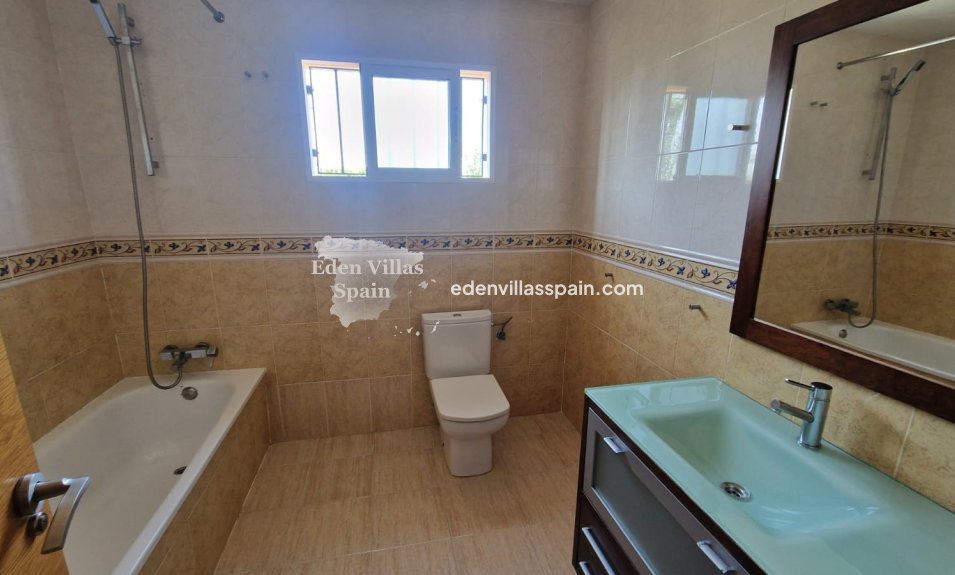 Immobilien Zweiter Hand - Reiheneinfamilienhaus - Daya Nueva