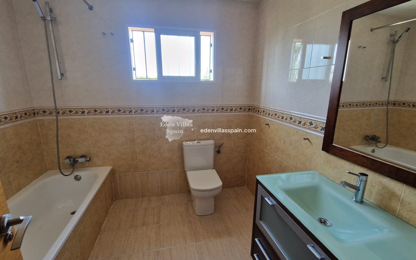 Immobilien Zweiter Hand - Reiheneinfamilienhaus - Daya Nueva