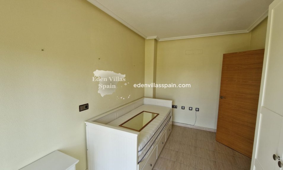 Immobilien Zweiter Hand - Reiheneinfamilienhaus - Daya Nueva