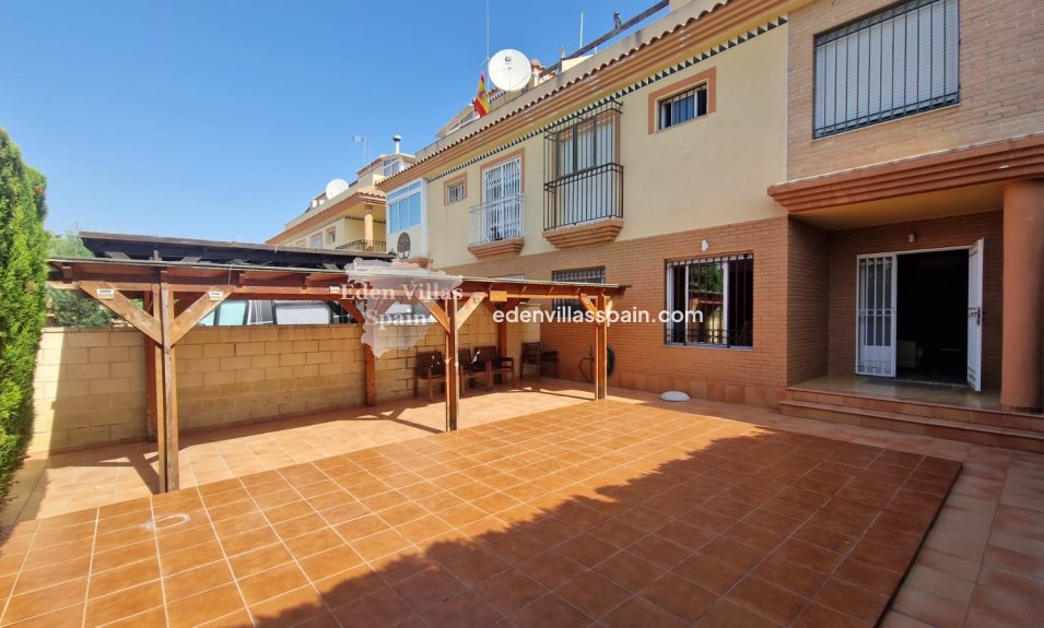 Immobilien Zweiter Hand - Reiheneinfamilienhaus - Daya Nueva