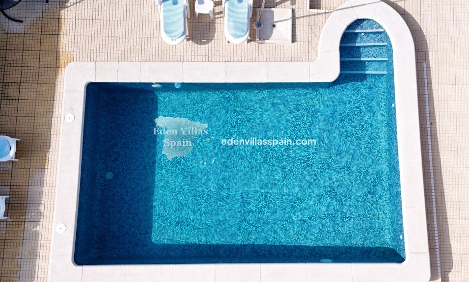 Immobilien Zweiter Hand - Urbanisierung freistehende Villa - La Marina