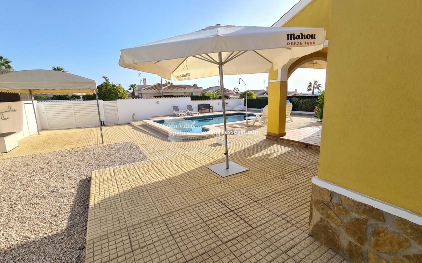 Immobilien Zweiter Hand - Urbanisierung freistehende Villa - La Marina