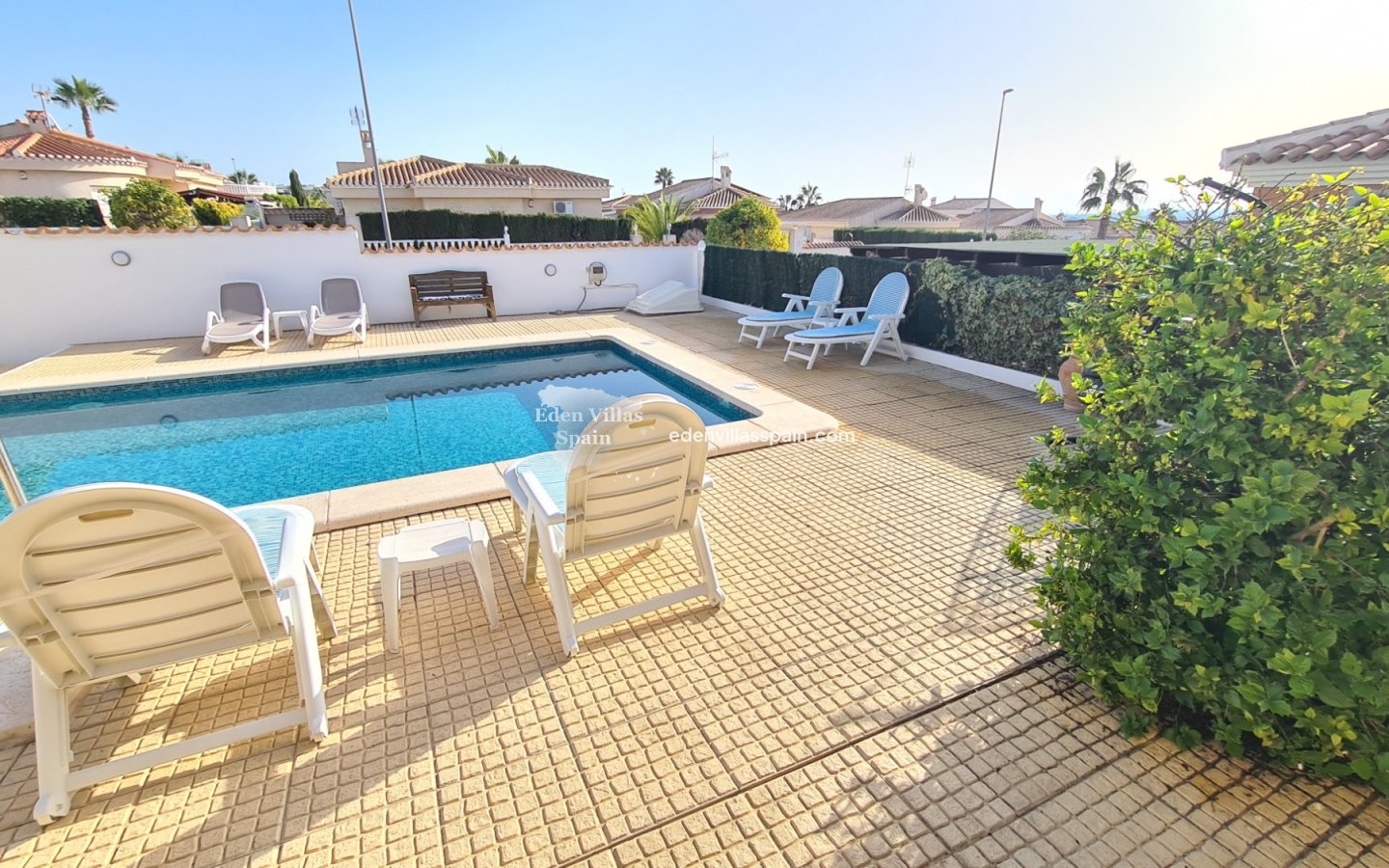 Immobilien Zweiter Hand - Urbanisierung freistehende Villa - La Marina