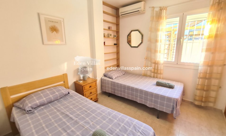 Immobilien Zweiter Hand - Urbanisierung freistehende Villa - La Marina