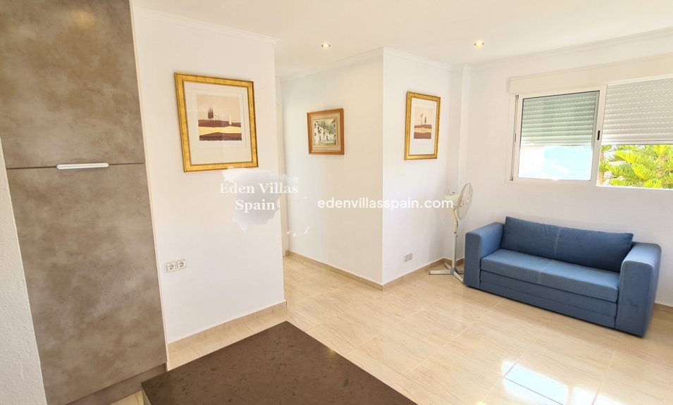 Immobilien Zweiter Hand - Urbanisierung freistehende Villa - La Marina