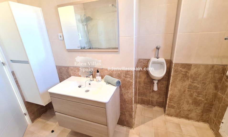 Immobilien Zweiter Hand - Urbanisierung freistehende Villa - La Marina