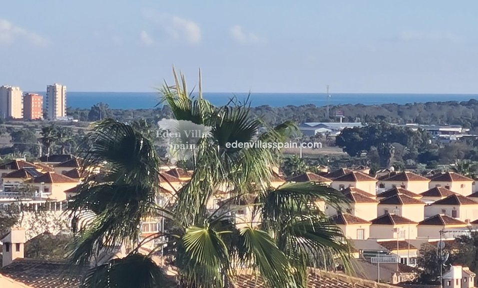 Immobilien Zweiter Hand - Urbanisierung freistehende Villa - La Marina