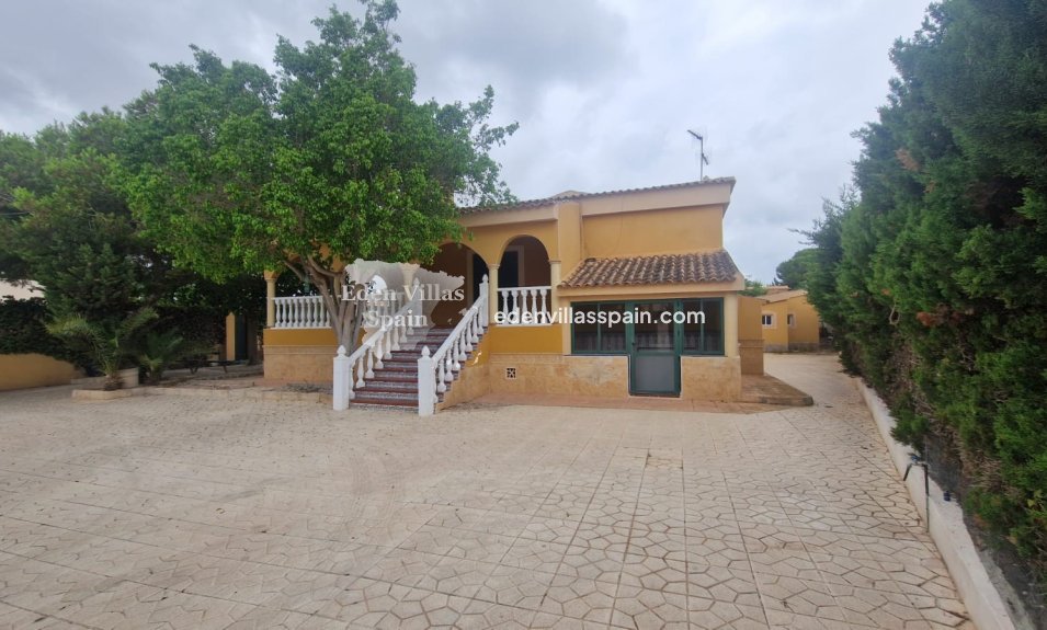 Immobilien Zweiter Hand - Urbanisierung freistehende Villa - La Marina