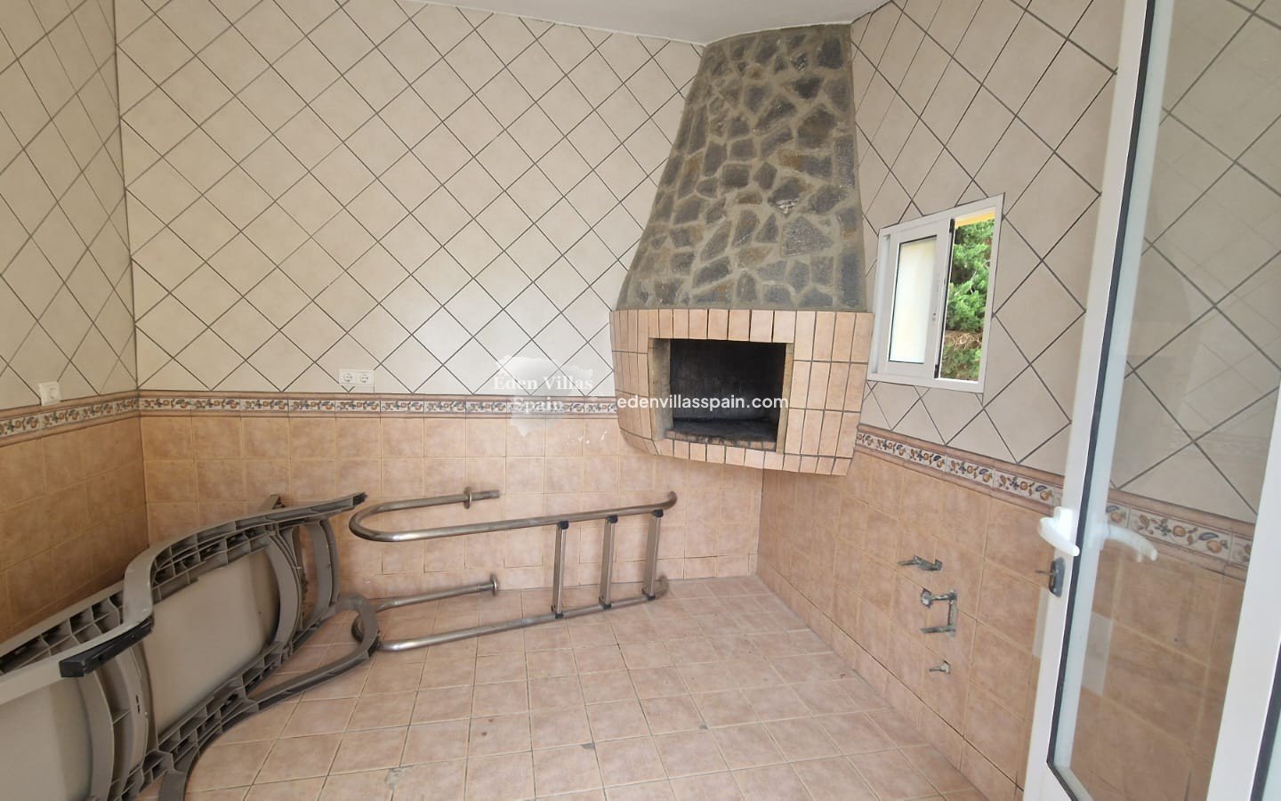 Immobilien Zweiter Hand - Urbanisierung freistehende Villa - La Marina