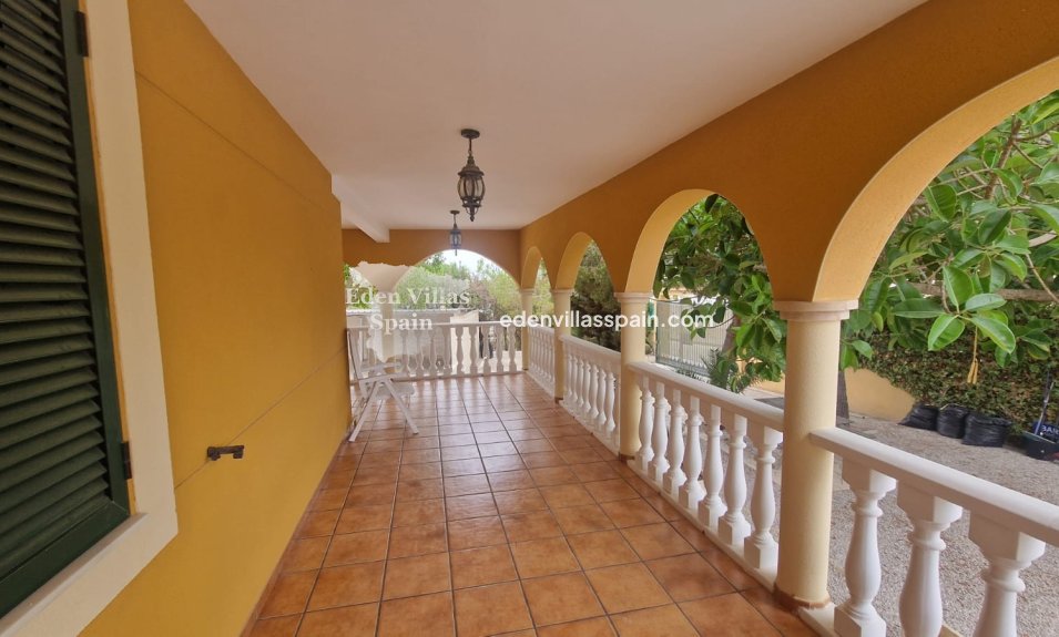 Immobilien Zweiter Hand - Urbanisierung freistehende Villa - La Marina