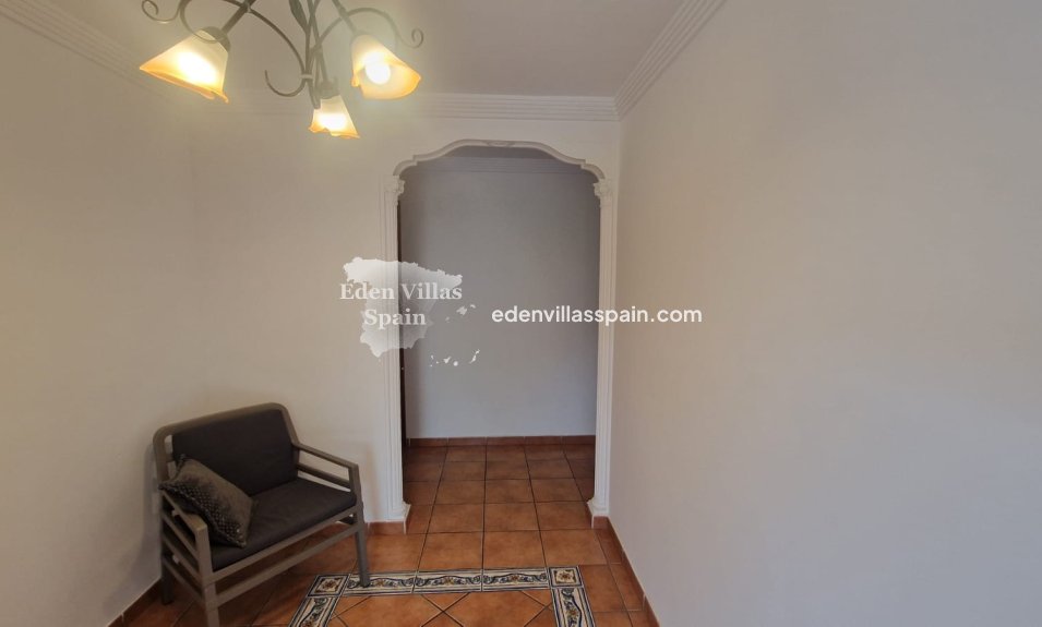 Immobilien Zweiter Hand - Urbanisierung freistehende Villa - La Marina