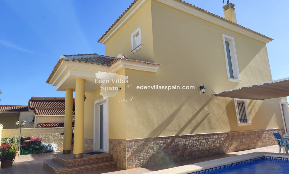 Immobilien Zweiter Hand - Urbanisierung freistehende Villa - La Marina