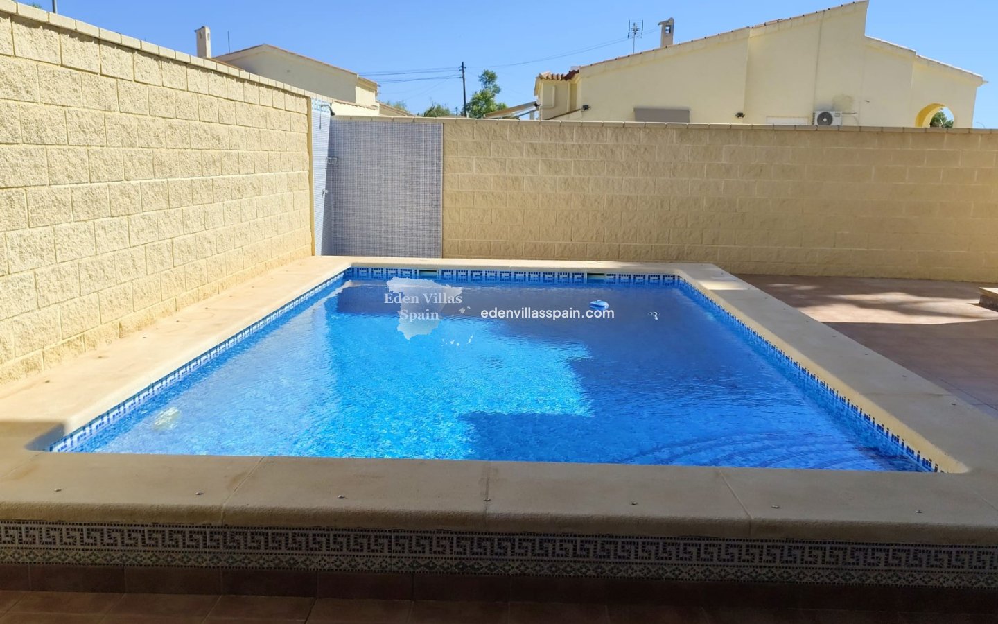 Immobilien Zweiter Hand - Urbanisierung freistehende Villa - La Marina