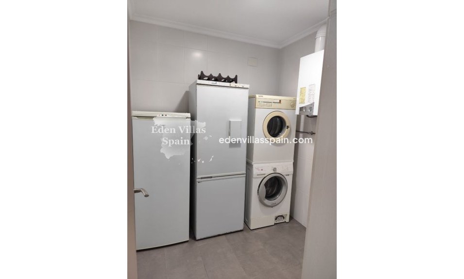 Immobilien Zweiter Hand - Urbanisierung freistehende Villa - La Marina