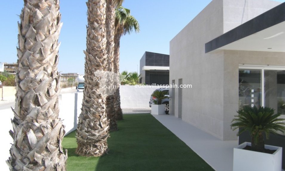 Immobilien Zweiter Hand - Villa an der Küste - La Marina