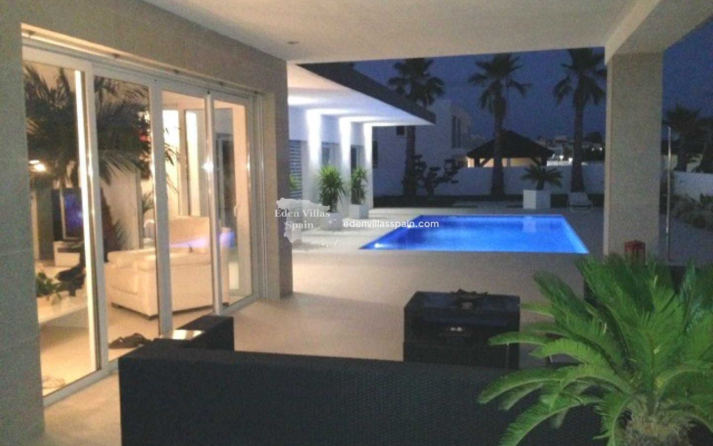 Immobilien Zweiter Hand - Villa an der Küste - La Marina