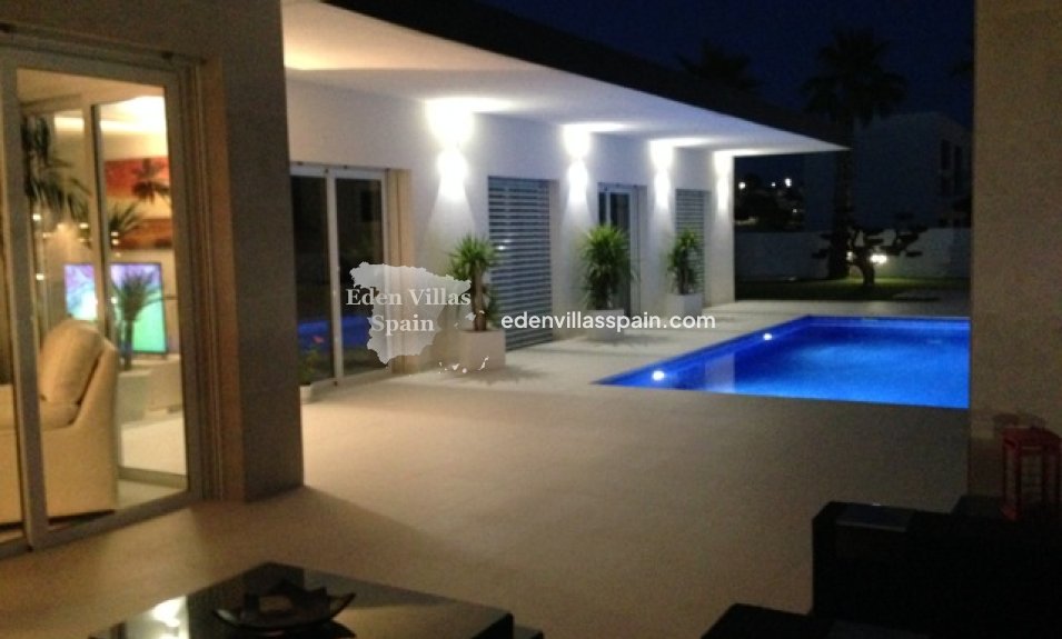 Immobilien Zweiter Hand - Villa an der Küste - La Marina