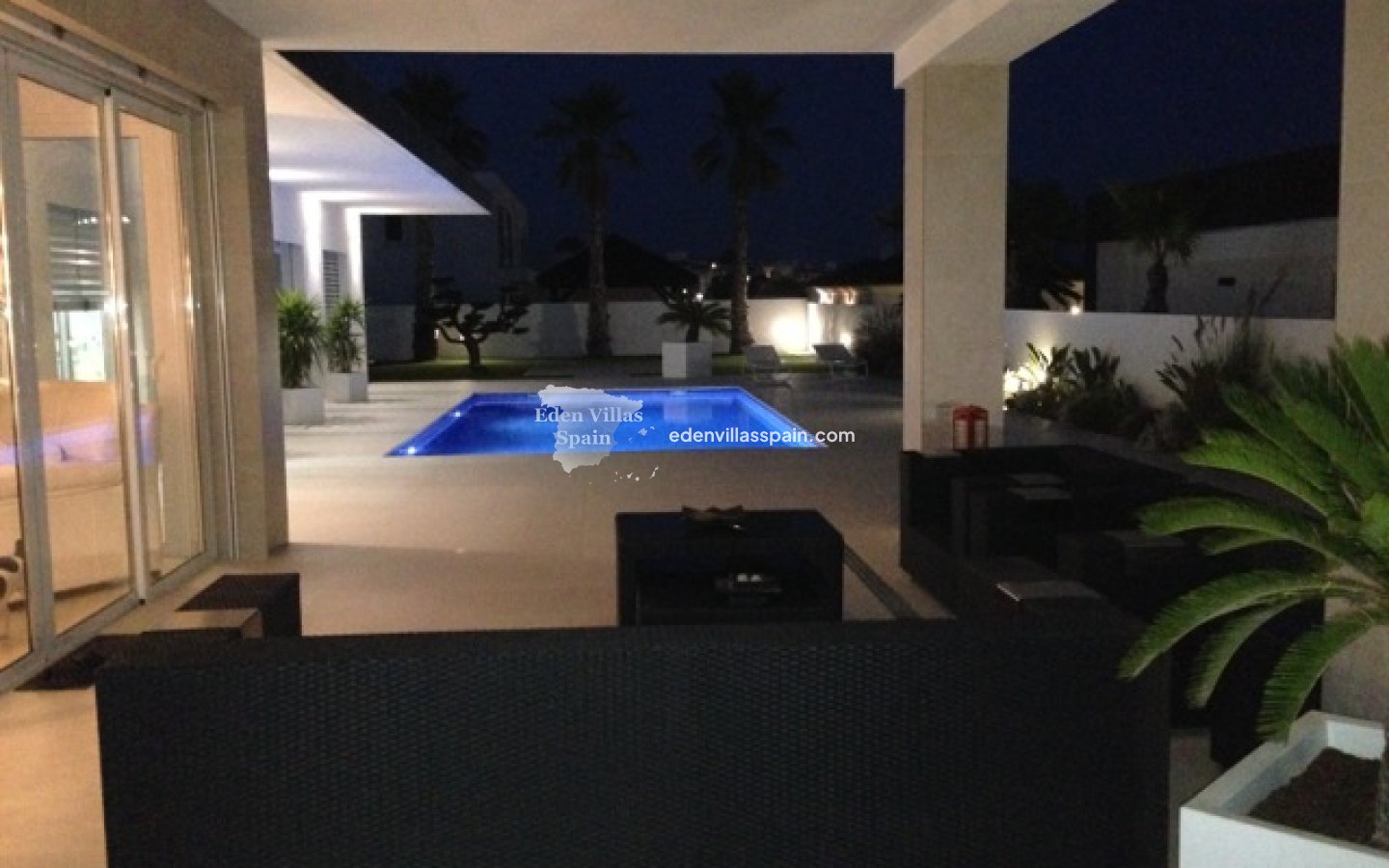 Immobilien Zweiter Hand - Villa an der Küste - La Marina