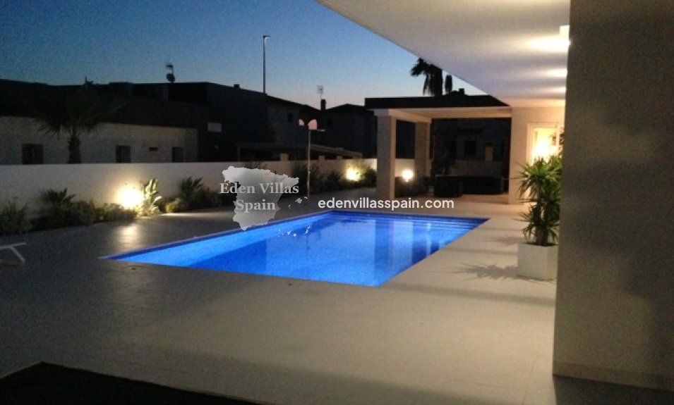 Immobilien Zweiter Hand - Villa an der Küste - La Marina