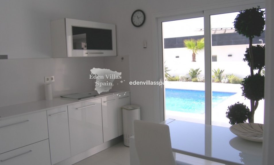 Immobilien Zweiter Hand - Villa an der Küste - La Marina