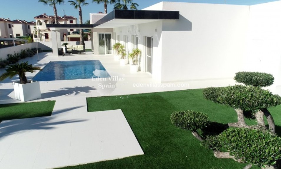 Immobilien Zweiter Hand - Villa an der Küste - La Marina