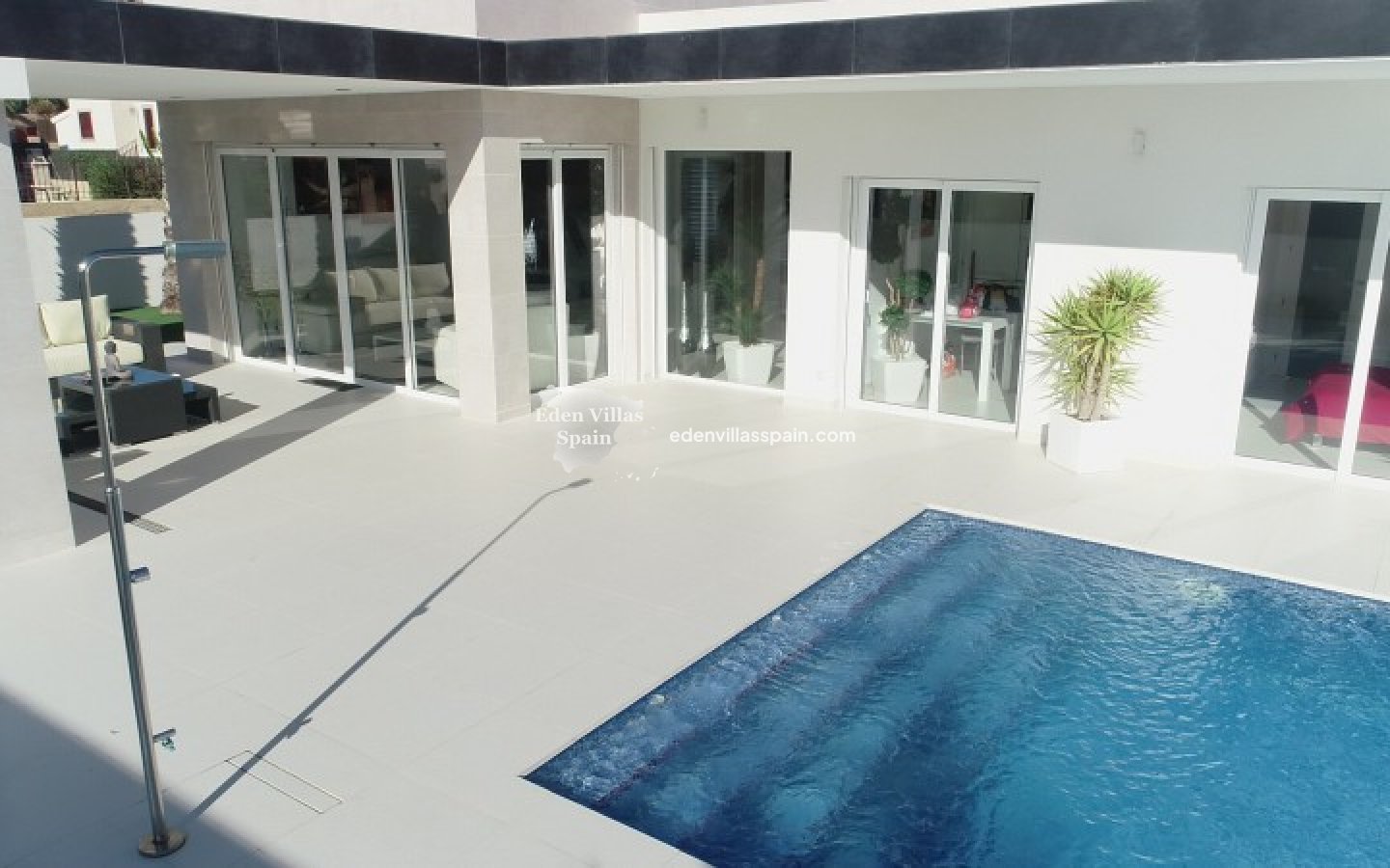 Immobilien Zweiter Hand - Villa an der Küste - La Marina