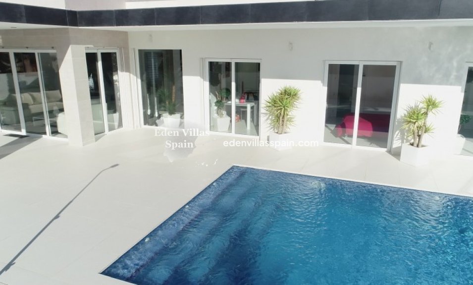 Immobilien Zweiter Hand - Villa an der Küste - La Marina