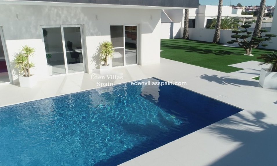 Immobilien Zweiter Hand - Villa an der Küste - La Marina