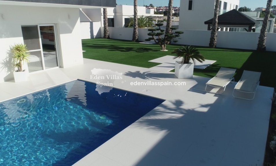 Immobilien Zweiter Hand - Villa an der Küste - La Marina