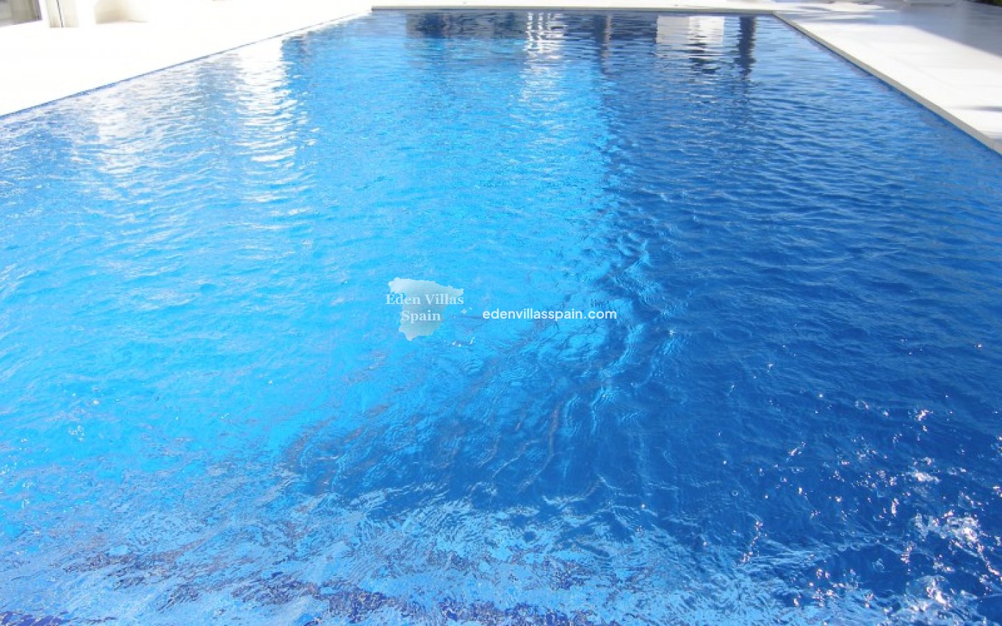 Immobilien Zweiter Hand - Villa an der Küste - La Marina