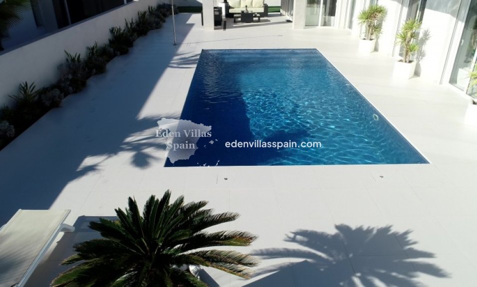 Immobilien Zweiter Hand - Villa an der Küste - La Marina