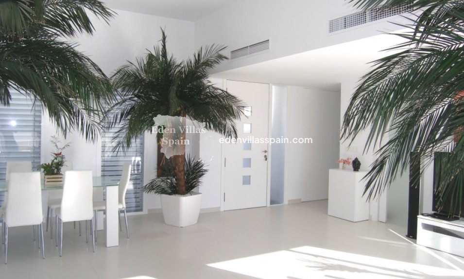 Immobilien Zweiter Hand - Villa an der Küste - La Marina