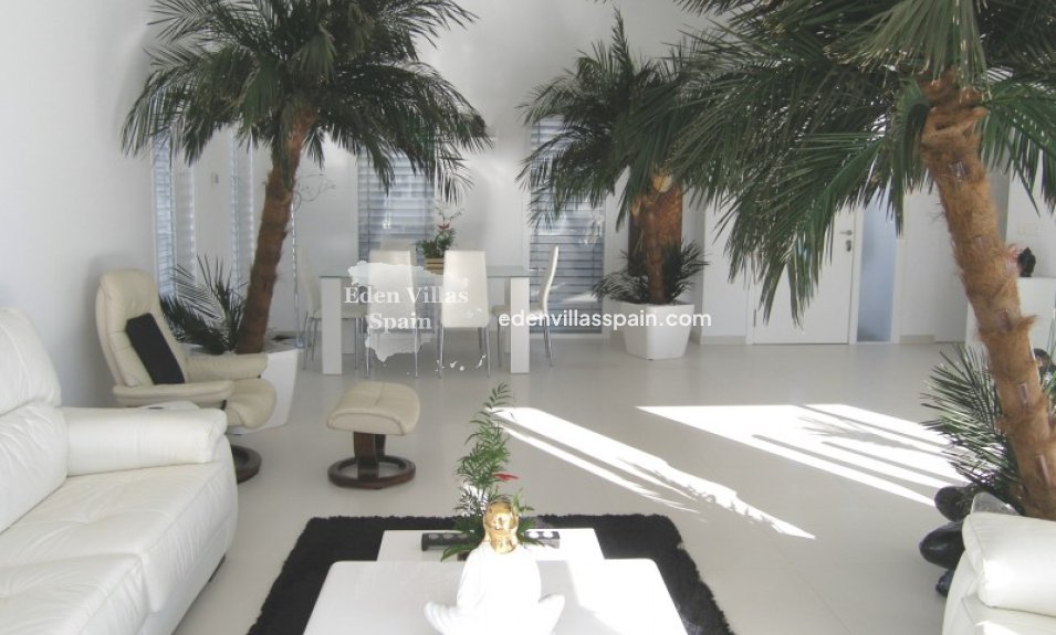 Immobilien Zweiter Hand - Villa an der Küste - La Marina