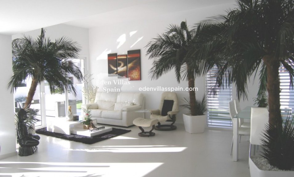 Immobilien Zweiter Hand - Villa an der Küste - La Marina