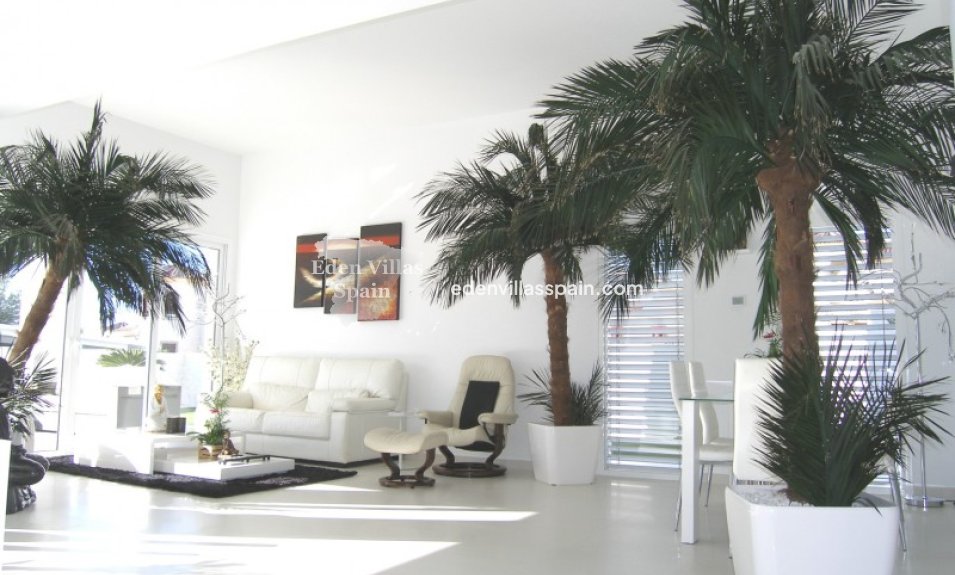 Immobilien Zweiter Hand - Villa an der Küste - La Marina