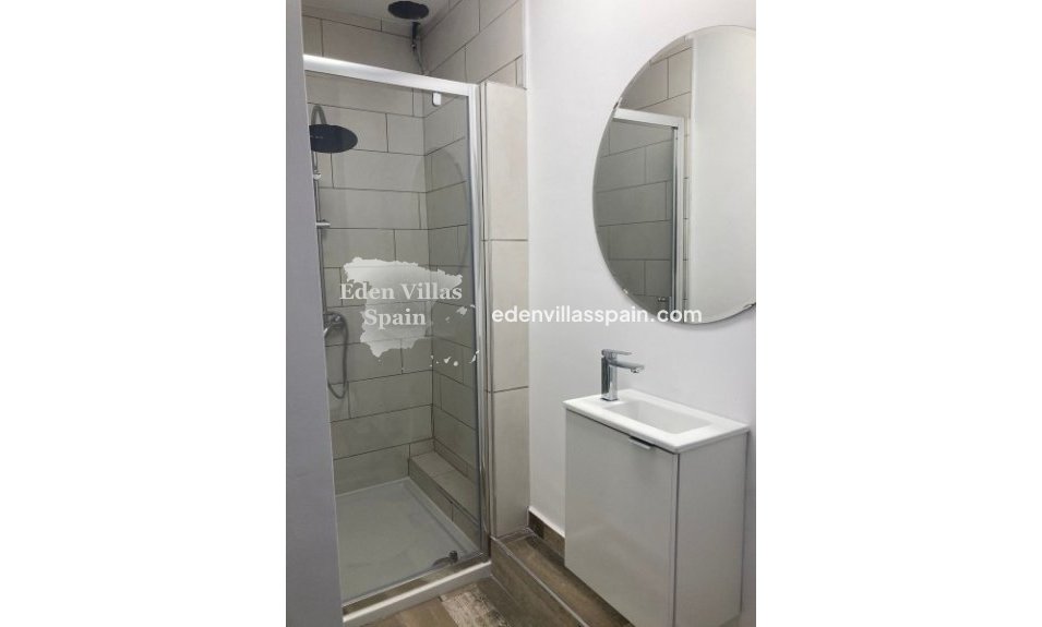 Immobilien Zweiter Hand - Villa an der Küste - La Marina