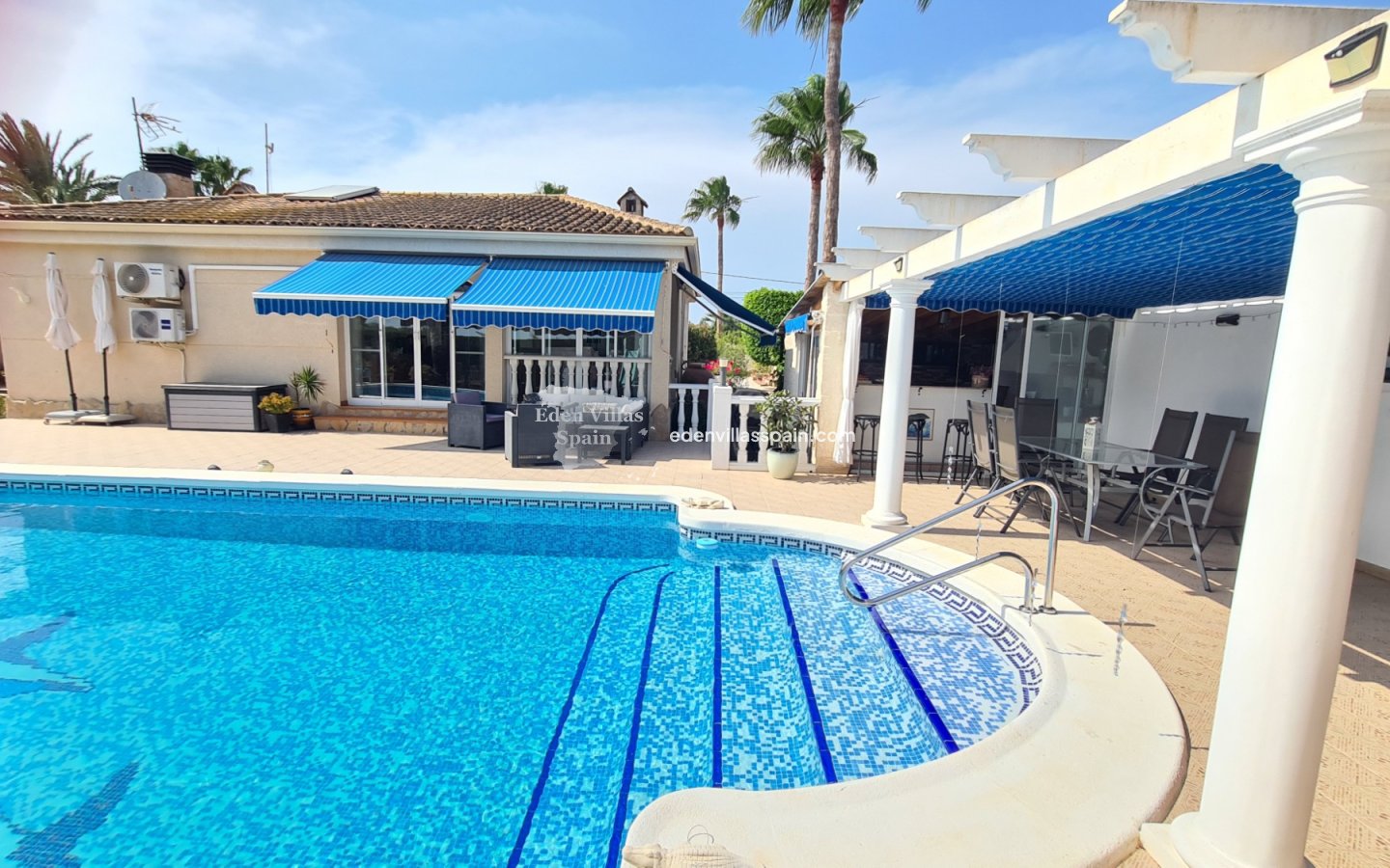 Immobilien Zweiter Hand - Villa an der Küste - La Marina