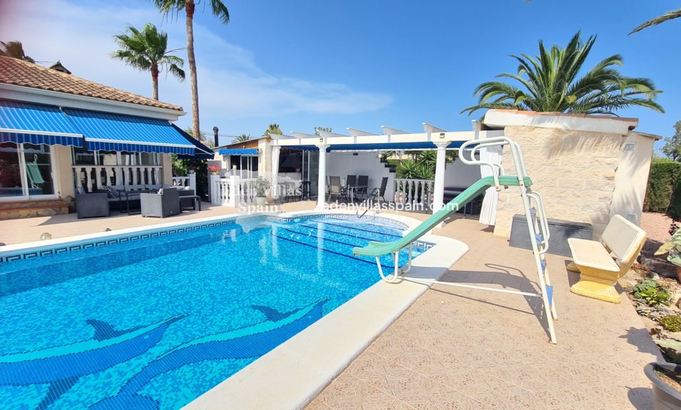 Immobilien Zweiter Hand - Villa an der Küste - La Marina