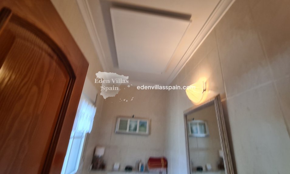 Immobilien Zweiter Hand - Villa an der Küste - La Marina