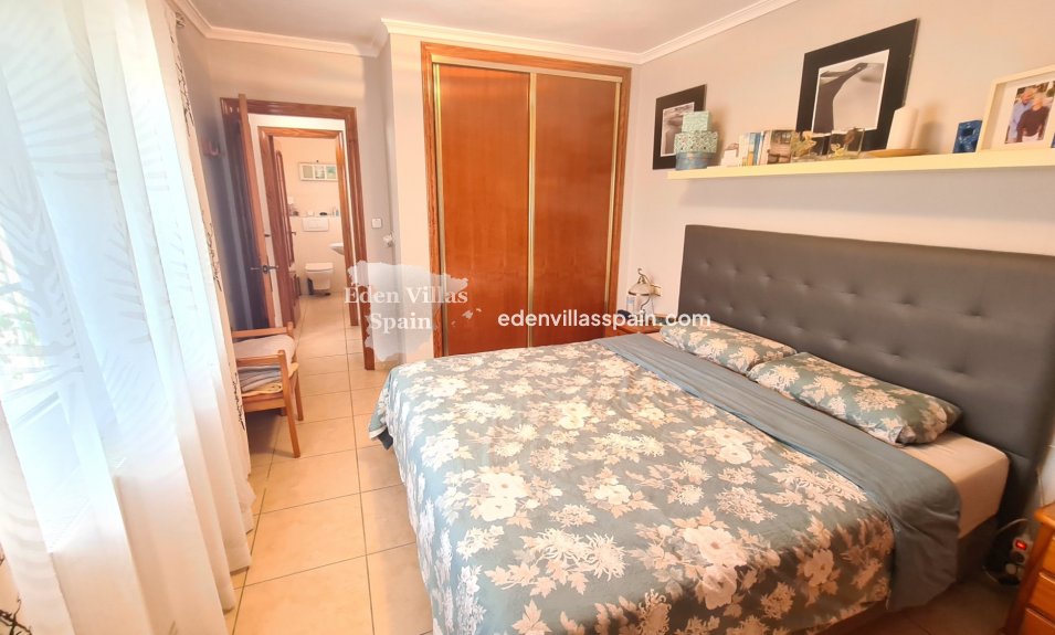 Immobilien Zweiter Hand - Villa an der Küste - La Marina