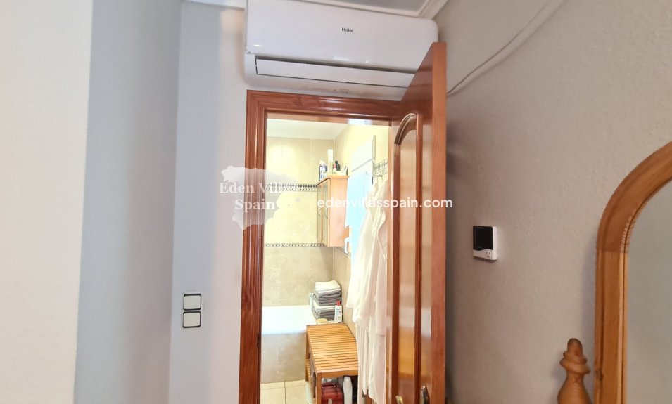 Immobilien Zweiter Hand - Villa an der Küste - La Marina