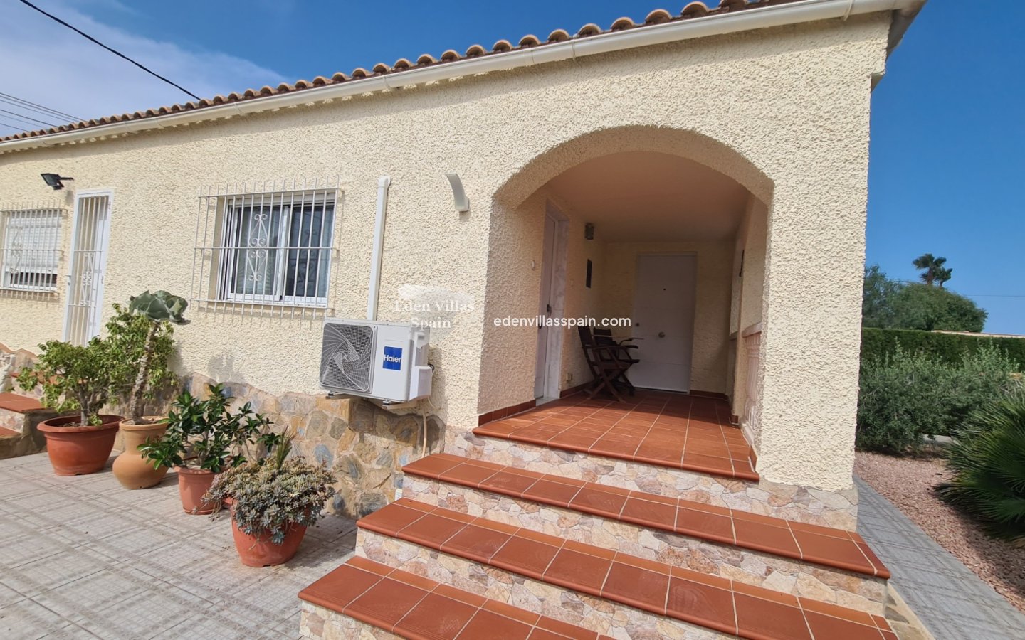 Immobilien Zweiter Hand - Villa an der Küste - La Marina