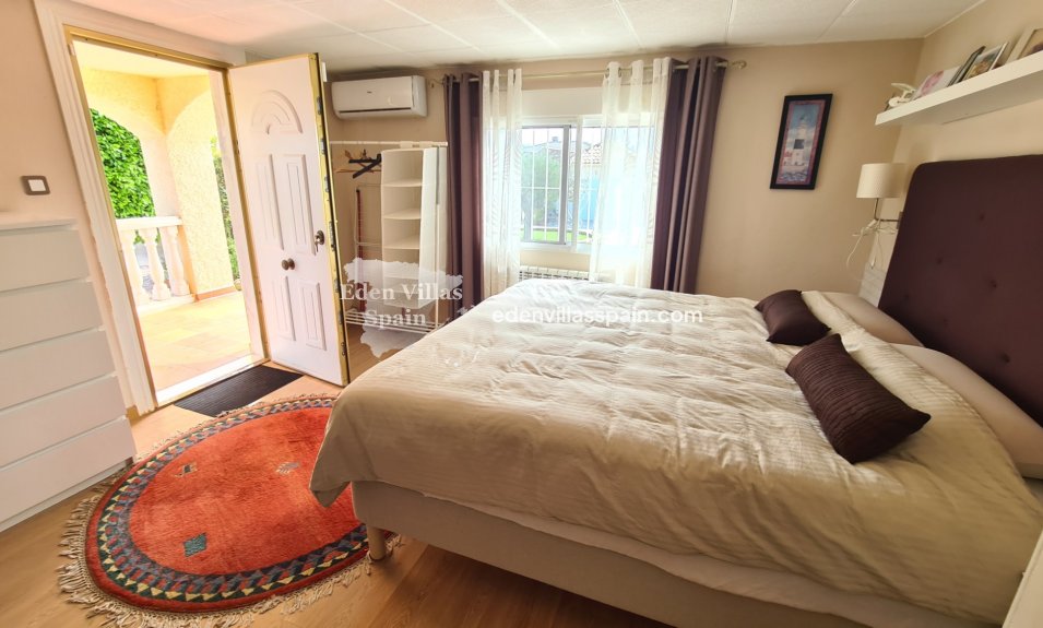 Immobilien Zweiter Hand - Villa an der Küste - La Marina