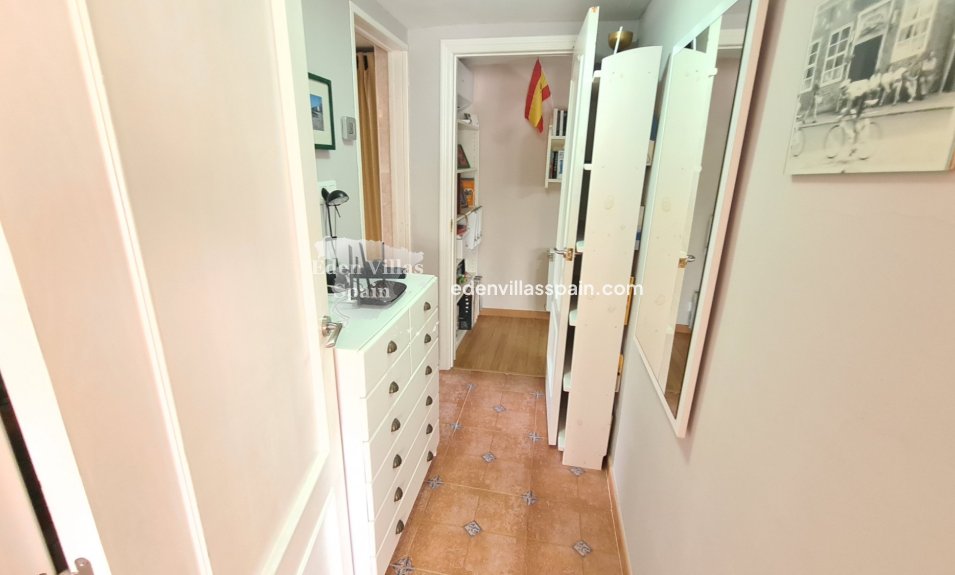 Immobilien Zweiter Hand - Villa an der Küste - La Marina