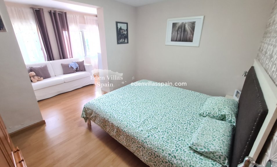 Immobilien Zweiter Hand - Villa an der Küste - La Marina