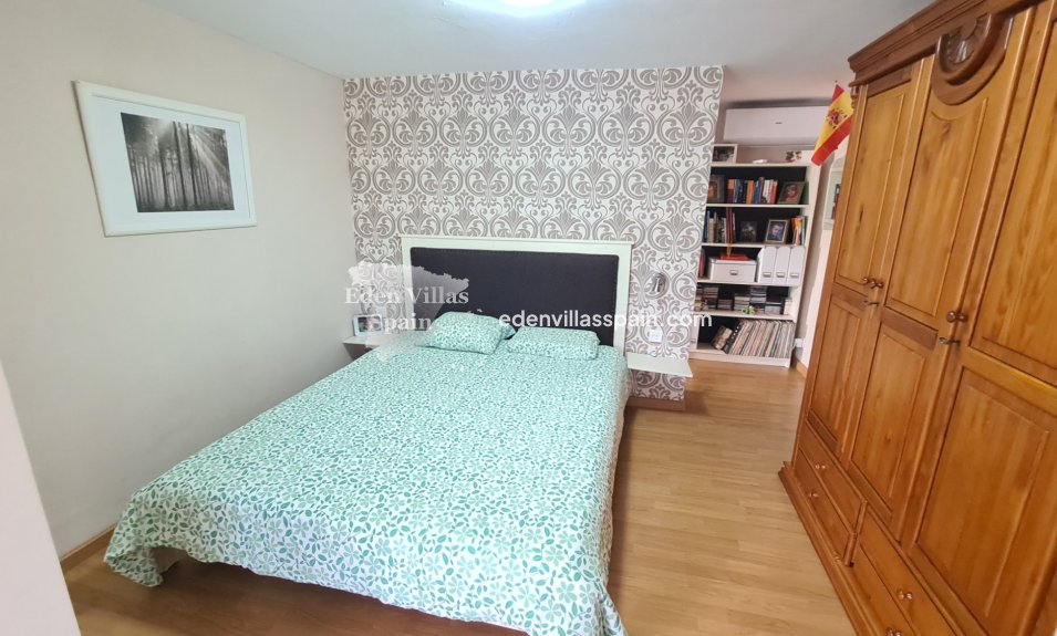 Immobilien Zweiter Hand - Villa an der Küste - La Marina