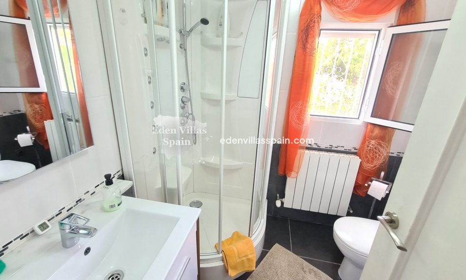 Immobilien Zweiter Hand - Villa an der Küste - La Marina